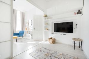 Bright and Cozy Urban Getaway