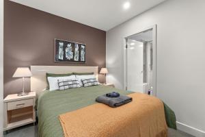 Ultima Escapes - Glenelg Beachfront Bliss - Direct Beach Access, Pool, Gym, Free Parking, Wi-Fi