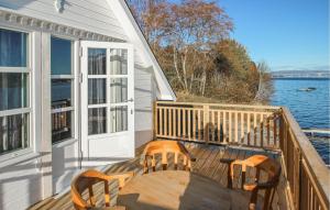 2 Bedroom Amazing Apartment In Vestnes