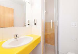 Hotels B&B HOTEL Pau Lescar : photos des chambres