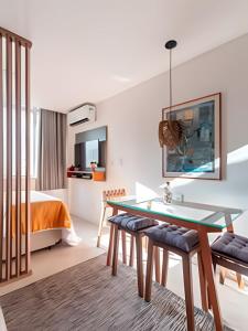 CurtaIpanema: Studio novo, completo, 4 min praia.