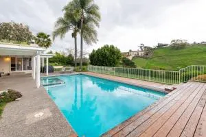 Luxury 5BR Retreat with Pool Fire Pit & Valley Views - Evergreen