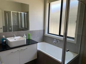 Modern New 4BR Spacious Peaceful Family Home