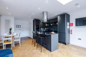 4 Bed House-2 Parking spaces-Vibrant location