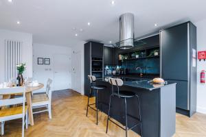 4 Bed House-2 Parking spaces-Vibrant location