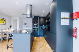 4 Bed House-2 Parking spaces-Vibrant location