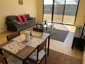 Modern Brand New 4BR Family Home Walkable to Shops