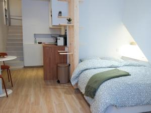 Appartements Logement renove proche de la gare RER TGV : photos des chambres