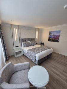 Suite with Balcony room in Hotel Istanbul Trend