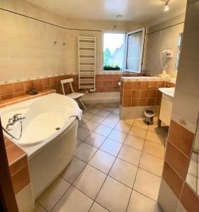 B&B / Chambres d'hotes Le Clos de la Barre- Chambres d'hotes de charme en Normandie-BASLY-Proche plage debarquement : photos des chambres