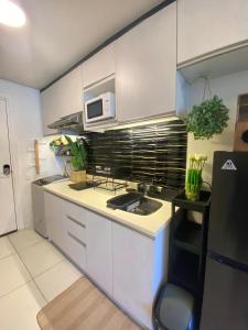 Twin Oaks near MRT Shaw, Megamall, Shangri-la plaza