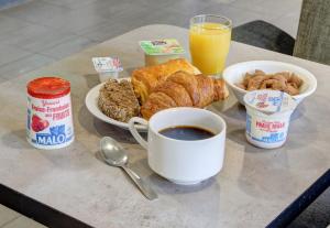 Hotels B&B HOTEL Reims Bezannes : photos des chambres
