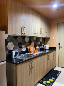 COZY PASAY CONDOMINIUM HOTEL UNIT with NETFLIX