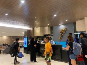 COZY PASAY CONDOMINIUM HOTEL UNIT with NETFLIX