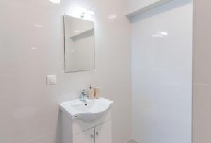 Beachfront Bliss by halu! Spacious vacation house