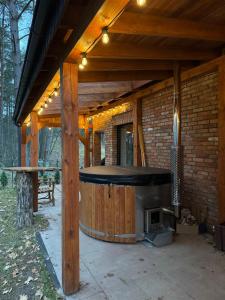 Ceglany Domek z jacuzzi, nad jeziorem, przy lesie