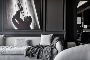 5 Star Rooftop Infinity Pool with Burj Khalifa Views