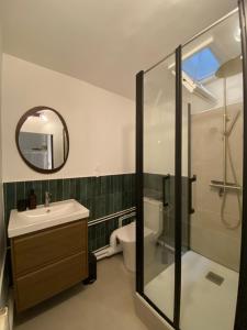 Appartements Logement renove proche de la gare RER TGV : photos des chambres