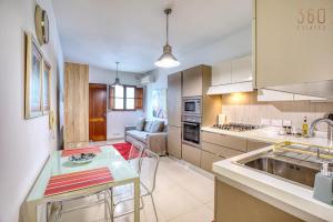 Stylish St Julians 1BR home, Cozy and Central by 360 Estates