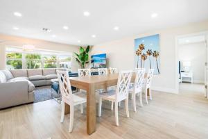 4 BD 3BA Heated Pool Close to Beach