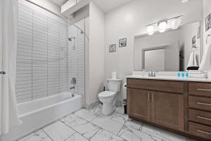 Modern Space in the Vibrant Louisville #110