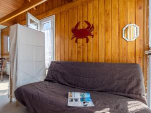 Chalet Petit Chalet à la Plage by Interhome