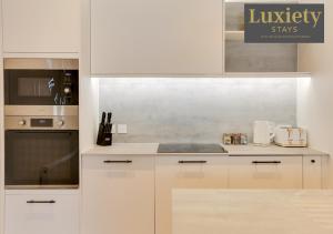 1BR Apartment By Luxiety Stays Short Lets & Serviced Accommodation Southend on sea - Nr Cliffs Pavillion