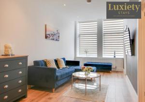 Stylish & Gorgeous 1BR Excellent Location Nr Cliffs Pavillion by Luxiety Stays Serviced Accommodation - 3hvězdičkové hotely ve městě Southend-on-Sea