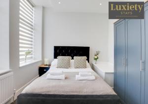 1BR Apartment By Luxiety Stays Short Lets & Serviced Accommodation Southend on sea - Nr Cliffs Pavillion