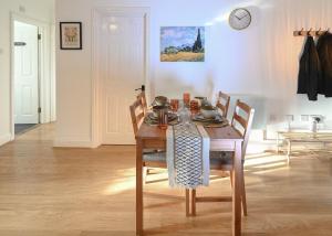 2 Bedroom Apartment By Littlepiggyrentals Short Lets & Serviced Accommodation Stansted Mountfitchet Near Stansted Airport