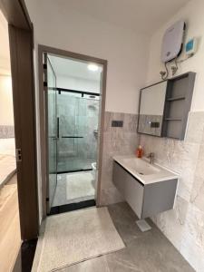 Cozy 1BR Apartment at City Oasis Valley Arcade