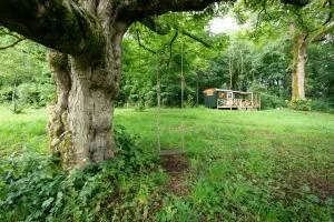 Cosy Cute Cabin with Large Veranda & Outdoor Bath - Mugdock