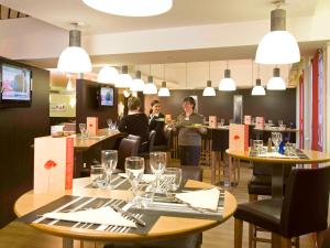 Hotels Hotel Mermoz Paris Le Bourget : photos des chambres
