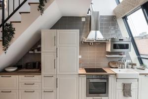 Summit Stay - Penthouse with Parking for Two