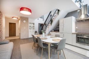 Summit Stay - Penthouse with Parking for Two