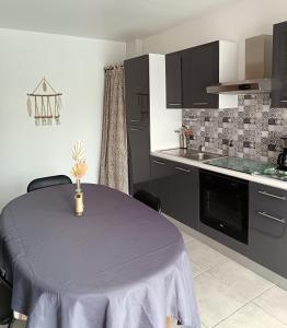 Petit appartement à la campagne proche mer