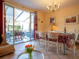 Maisons de vacances Holiday Home La Bruyere by Interhome : photos des chambres