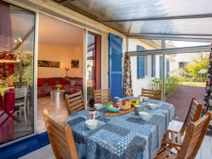 Maisons de vacances Holiday Home La Bruyere by Interhome : photos des chambres