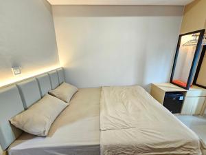 Apartemen B Residence By LiviRooms BSD CITY