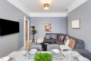 Bright & Spacious London Flat - Sleeps 9