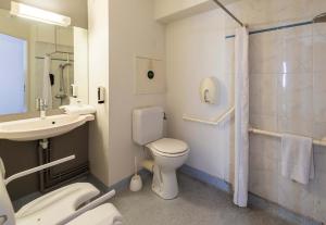 Hotels B&B HOTEL Montauban : Chambre Double - Accessible aux Personnes à Mobilité Réduite 