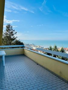 ATTICO VISTA MARE con 2 camere da letto -Residence azzurro-G