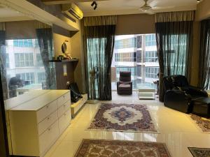 Elevated Horizons Hostel & Infinity Suites Skypool