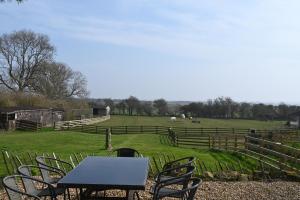 Stunning Barn Conversion next to Horse Field sleeps 10