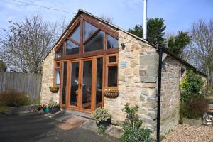 Stunning Barn Conversion next to Horse Field sleeps 10
