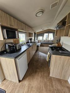 Static Stays at Lyons Robin Hood - Private Caravans with PS5 and WiFi