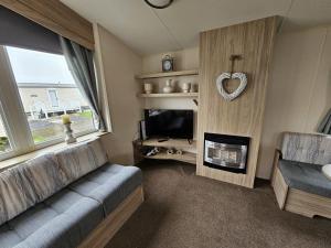 Static Stays at Lyons Robin Hood - Private Caravans with PS5 and WiFi