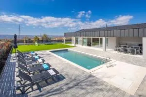 Villa Santila - Trget