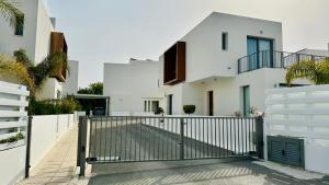 Luxury 4 bdr Villa Nerida