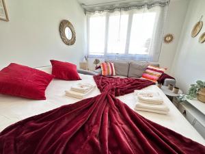 Les 3 Piliers grand T2 confortable avec parking